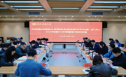 校党委理论学习中心组举行2025年第十次专题学习研讨会吕国富主持会议并讲话